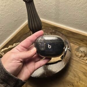 Beats Headphones With Black Protective Earbud Charging Case with Keyring